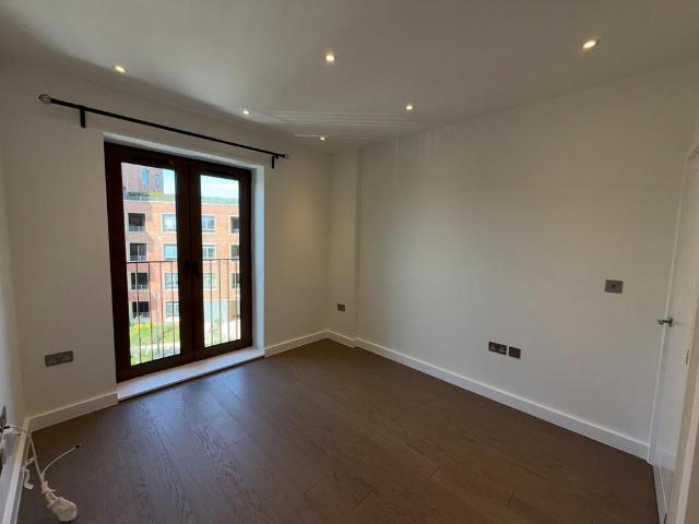 Flat for rent in St Albans, Five Acres