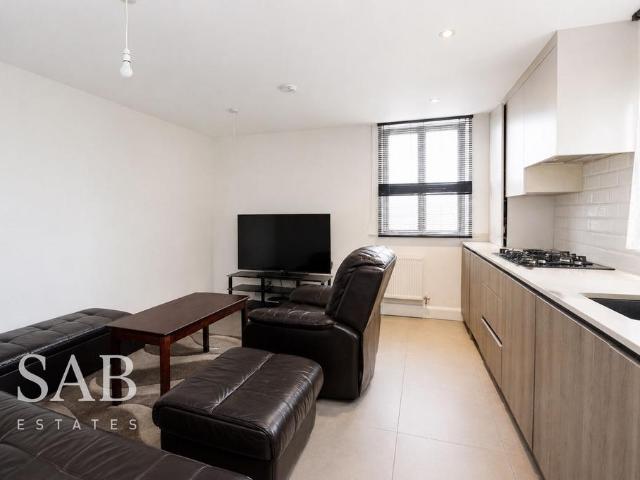 Flat for rent in London Borough of Hounslow, Heston