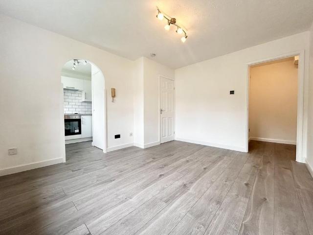 Apartment for rent in Stone, Monks Orchard