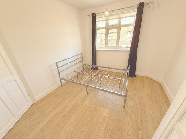 Apartment for rent in Loxford, Seven Kings
