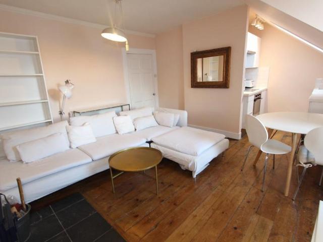 Apartment for rent in Gayfield, Broughton