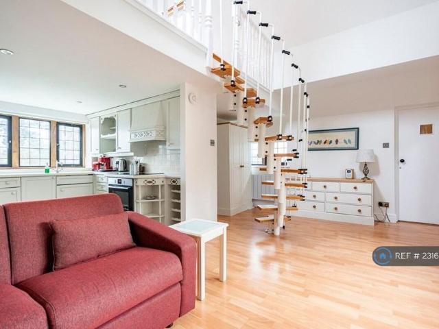 Apartment for rent in Shortlands, Greater London