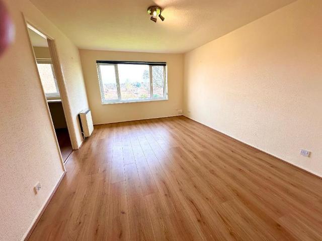 Apartment for rent in Poverest, Greater London