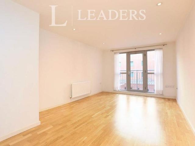 Apartment for rent in Horsell, Woking