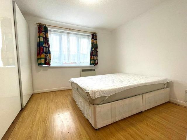Apartment for rent in Newbury Park, Greater London