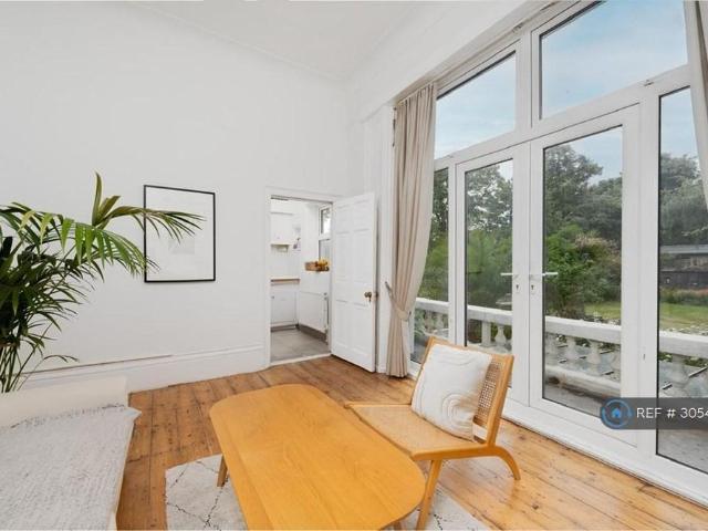 Apartment for rent in London Borough of Lambeth, Greater London