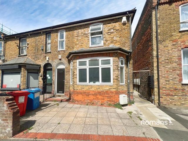 Flat for rent in Daws Hill, Cressex