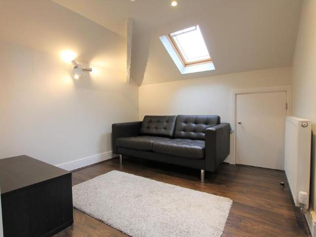 Apartment for rent in Woodloes Park, Green Close