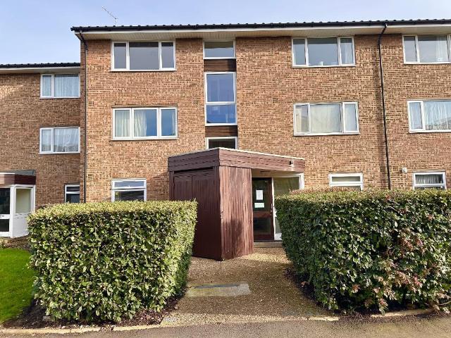 Apartment for rent in Poverest, Greater London