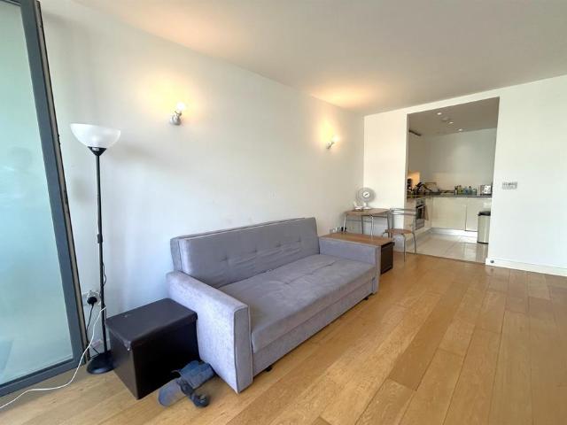 Flat for rent in Hayes, Greater London