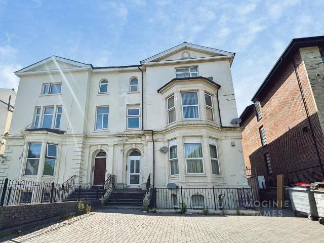 Flat for rent in Plasnewydd, Falcon Lodge
