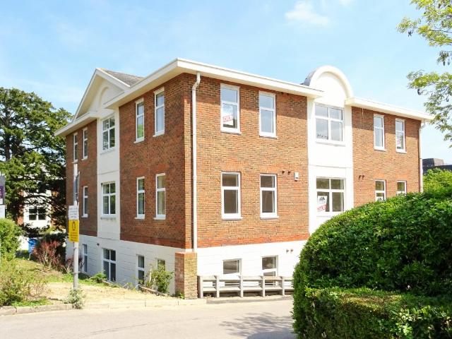 Flat for rent in Lucastes, Mid Sussex