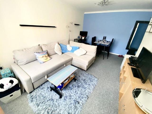 Apartment for rent in London Borough of Hounslow, Lower Feltham