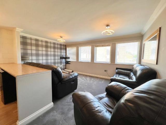 Flat for rent in London Borough of Croydon, Purley