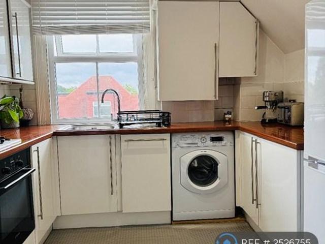 Flat for rent in Tolworth, Greater London