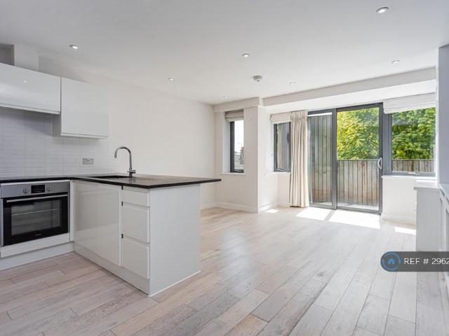 Flat for rent in Roffey, Horsham