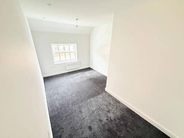 Apartment for rent in Dixons Green, West Midlands