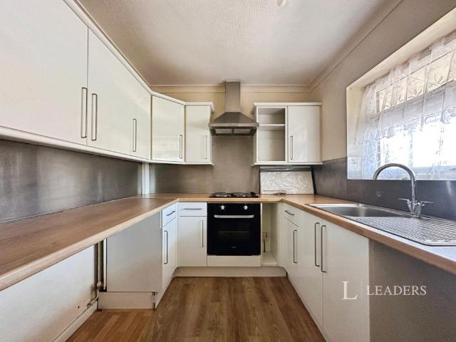 Flat for rent in Rowner, Middlecroft