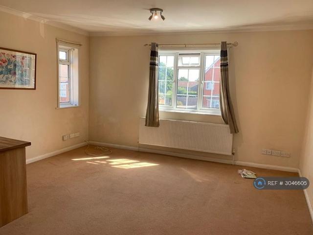 Apartment for rent in Perryfields, West Sussex