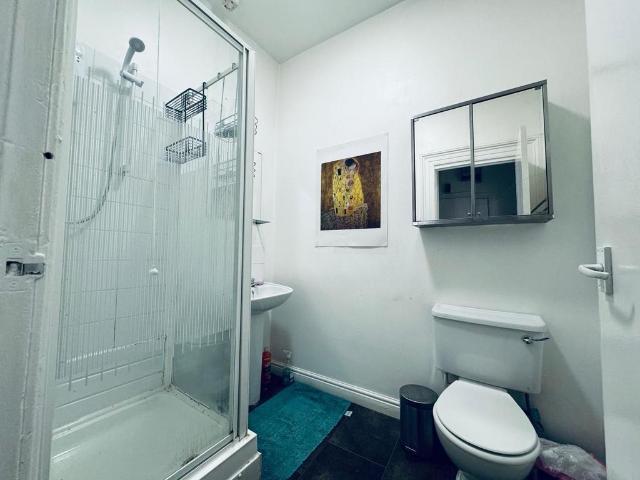 Flat for rent in Hyde Park, West Yorkshire