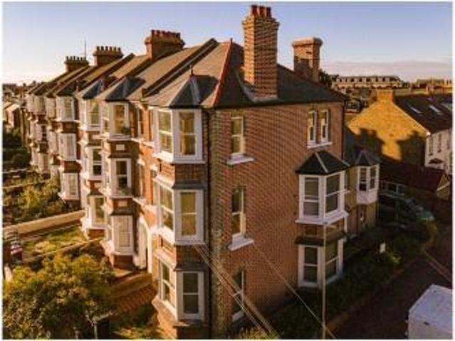 Flat for rent in Hunter's Forstal, Canterbury