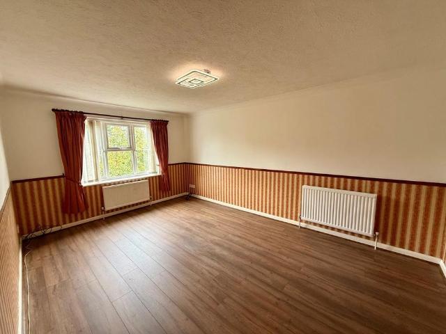 Apartment for rent in Perryfields, West Sussex