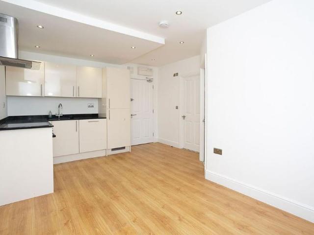 Apartment for rent in The Image, Pouchen End