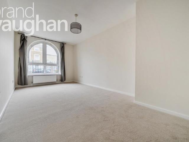 Apartment for rent in Roedean