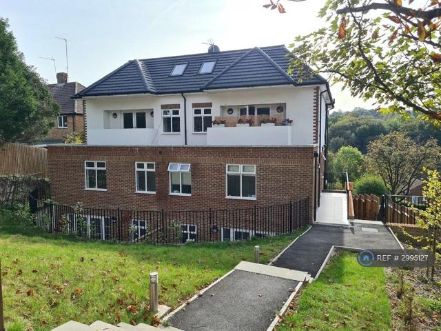 Flat for rent in London Borough of Croydon, Sanderstead
