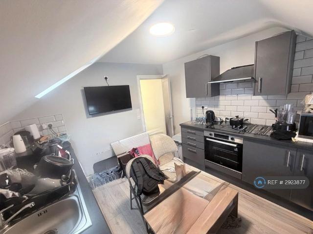 Flat for rent in Falcon Lodge, Wales