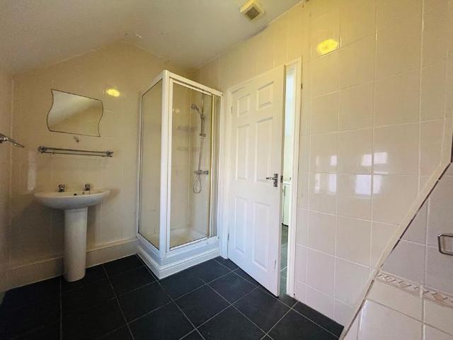Apartment for rent in Cliff Hill, Green Close