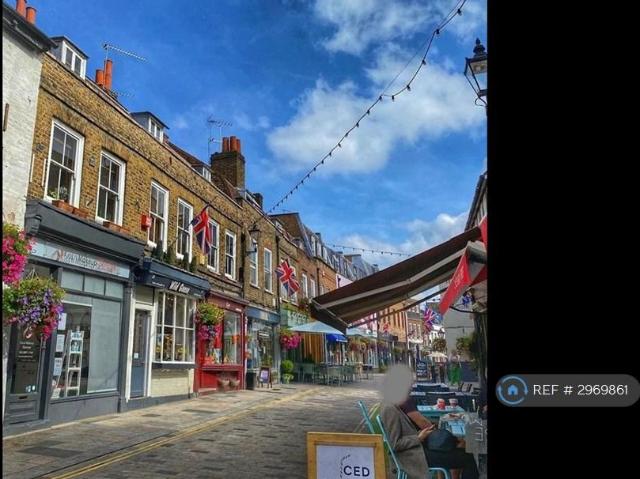 Flat for rent in St Margarets, Greater London