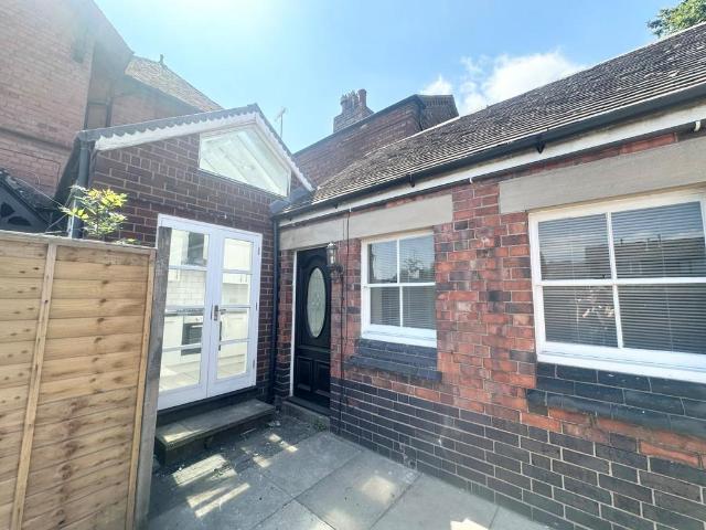 Flat for rent in Beamhurst, Staffordshire
