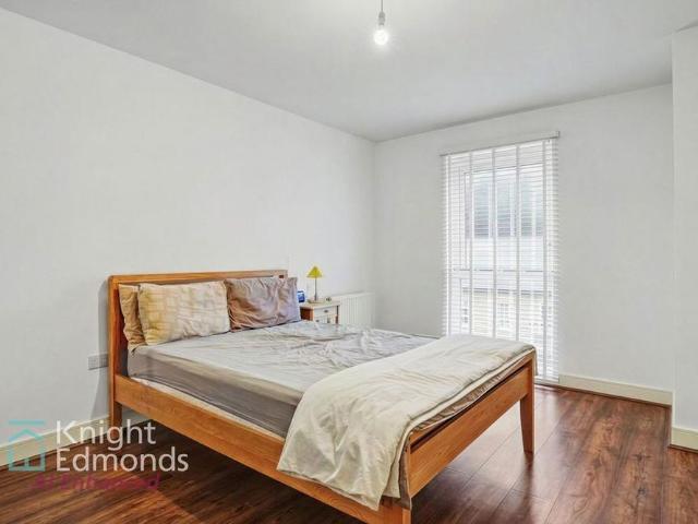 Apartment for rent in Ringlestone, Midway