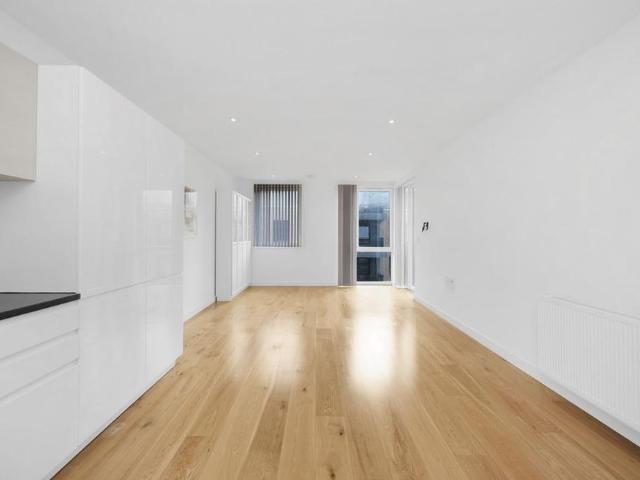 Apartment for rent in London Borough of Ealing, Hanwell