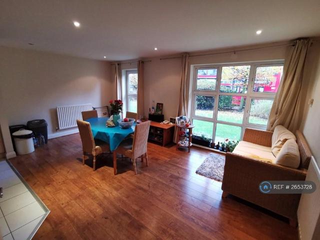 Flat for rent in Clapham Park, Greater London