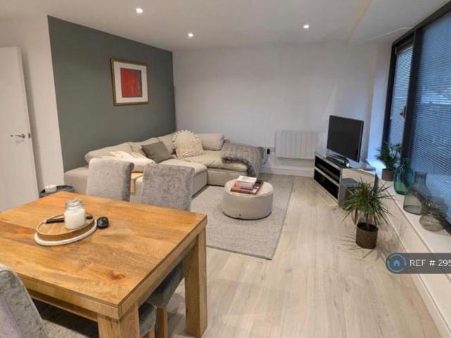 Apartment for rent in Horsell, Woking