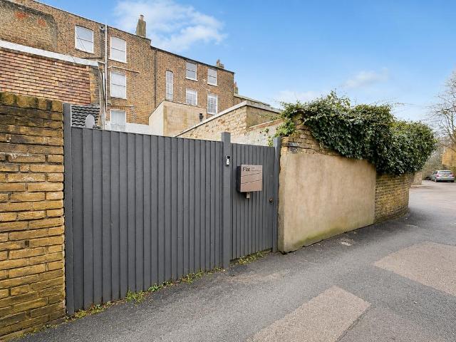 Flat for rent in East Cliff, Acol