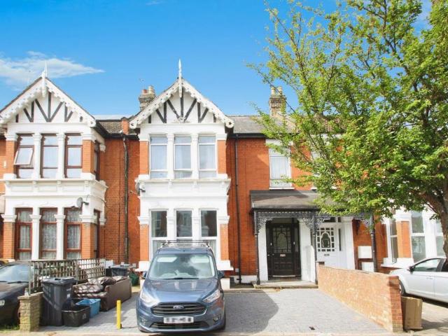 Flat for rent in Gants Hill, Greater London