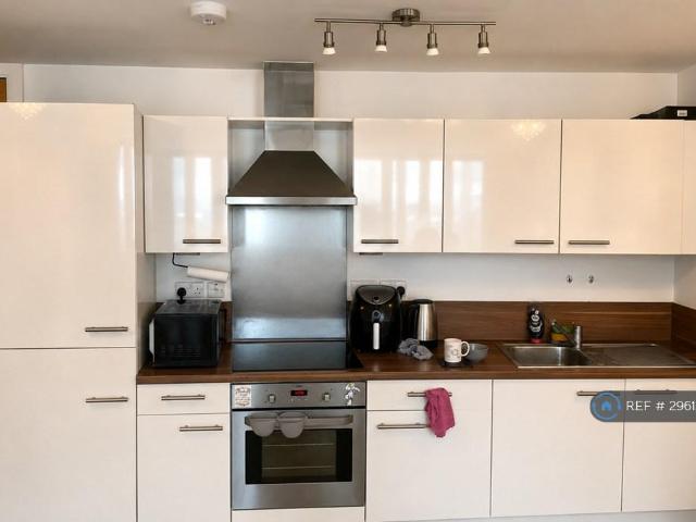 Flat for rent in Waterfront, Calderstones