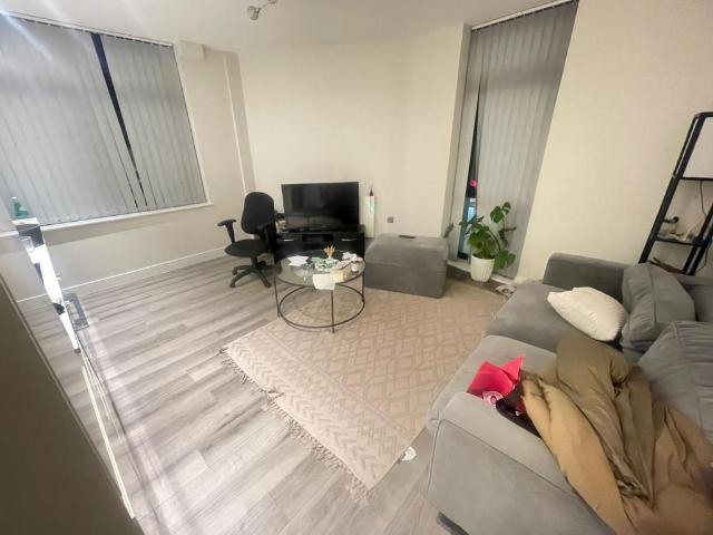 Flat for rent in The Image, Pouchen End