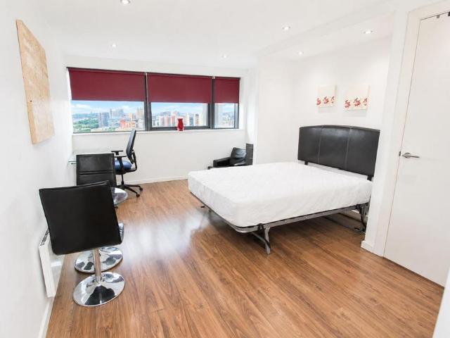 Flat for rent in Holbeck, West Yorkshire