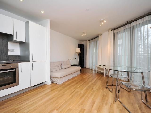 Apartment for rent in London Borough of Lewisham, Ladywell