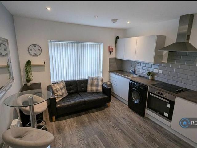 Apartment for rent in Nangreaves, Wales