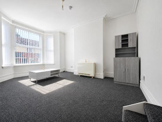Flat for rent in Huyton, Knowsley