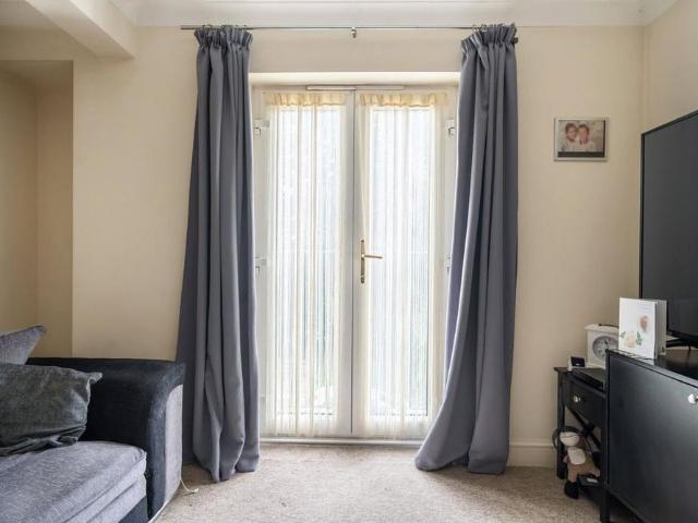 Apartment for rent in Fole, Surrey