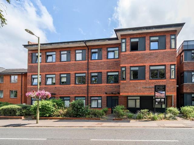Flat for rent in Fleet, Hart