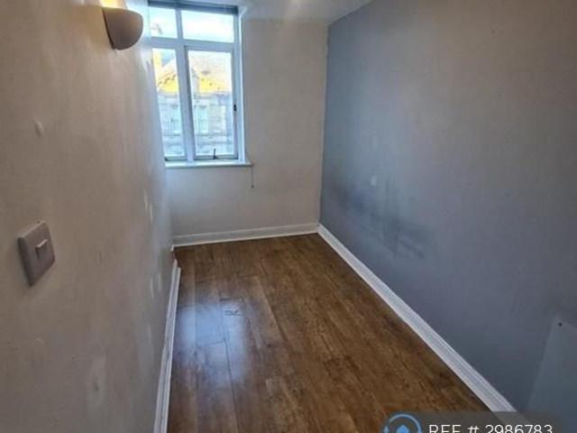 Apartment for rent in Long Lee, West Yorkshire