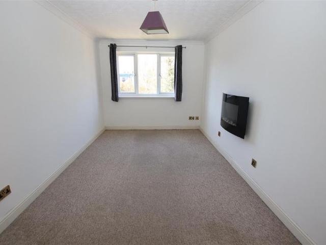 Apartment for rent in Fleet Estate, Monks Orchard