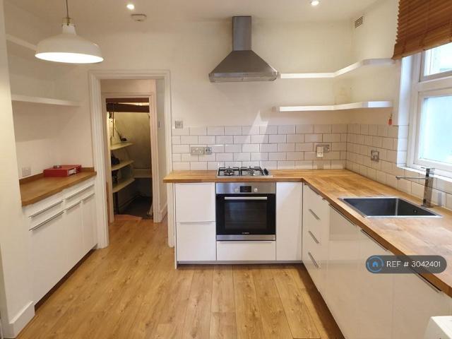 Flat for rent in London Borough of Merton, Mitcham